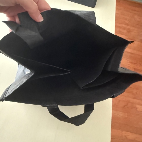 Mumm Napa Wine Bag (Great Condition) 3 Sections 2019 Edition - Picture 2 of 2